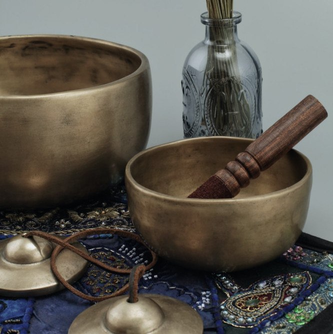 brass color singing bowls